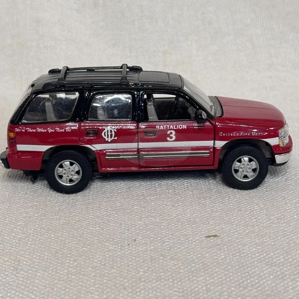 1/64 Chevy Tahoe Chicago Fire Department CFD Model Car Diecast Battalion 3 Red